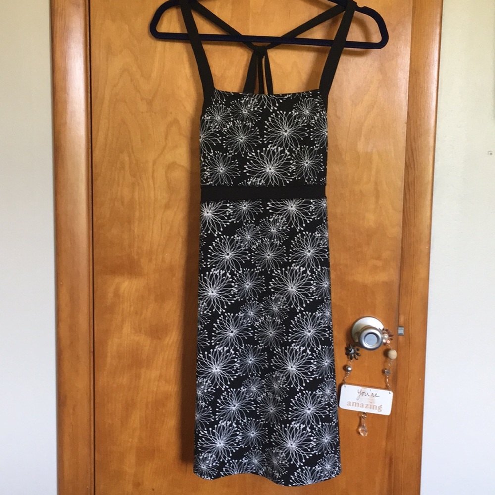Flattering Soybu black&white dress-built in bra!